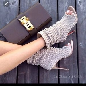 CHRISTIAN LOUBOUTIN Guerilla Spike Accents Boots 38.5